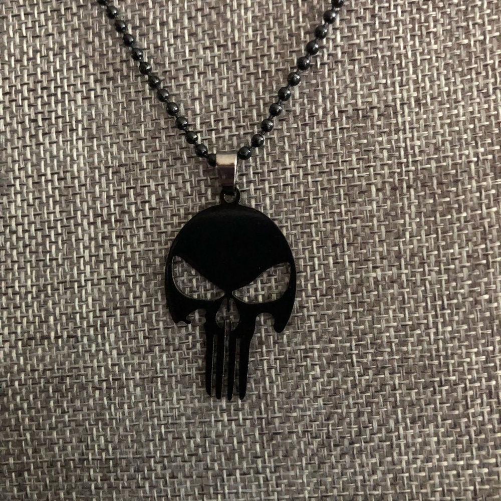 Black punisher skull necklace